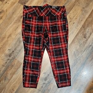 👖TORRID - STUDIO - PULL ON POCKET PIXIE PANTS